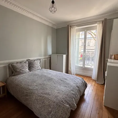 Spacious T2 - Near Place De La Nation Parijs