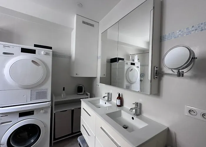 Spacious T2 - Near Place De La Nation Апартаменты Париж